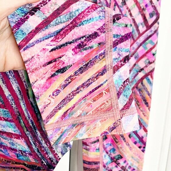 Lululemon Wunder Under Hi-Rise Tight *Central Saint Martins Nulux 28" Size 4 - Picture 10 of 11